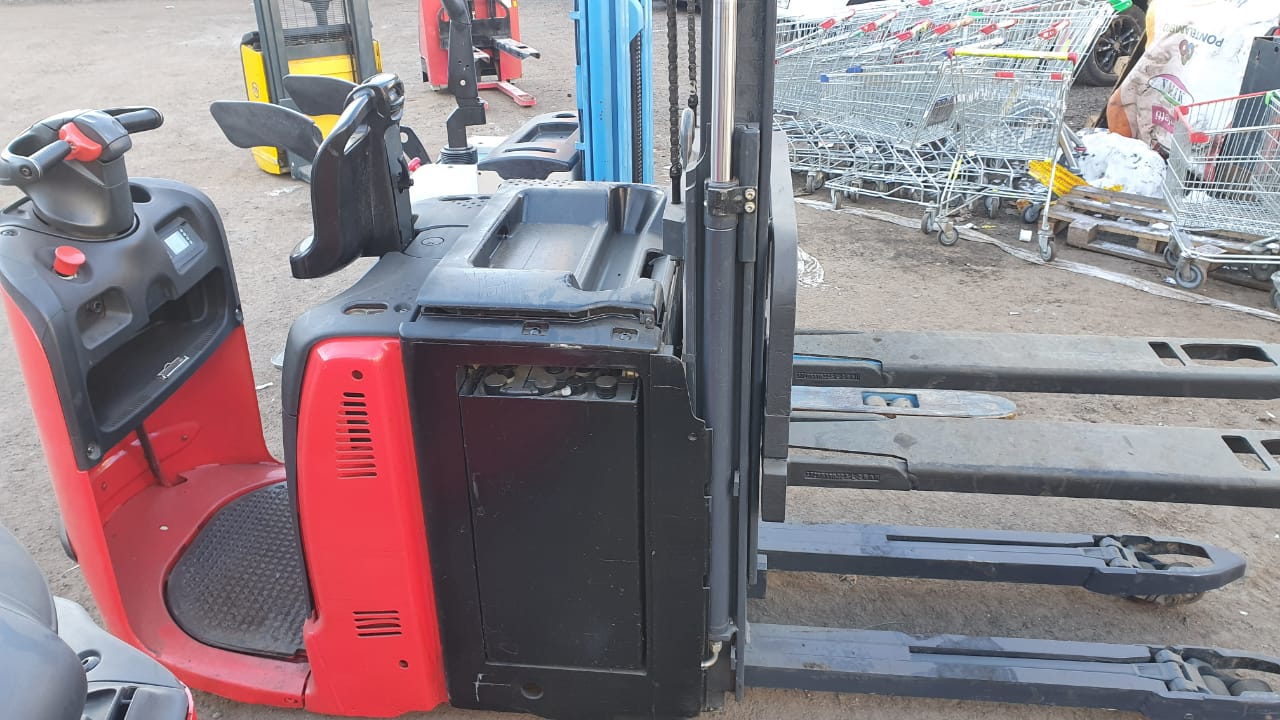 Штабелер бу Linde