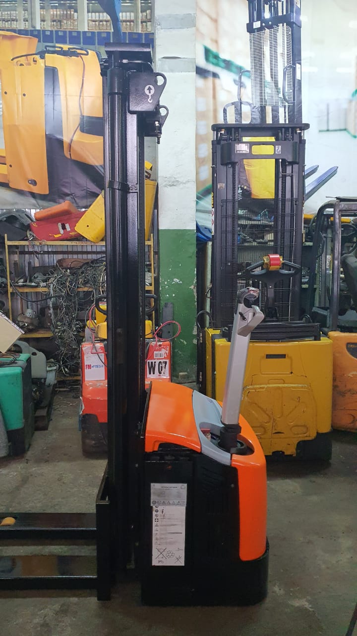 Штабелер бу Rocla SW16