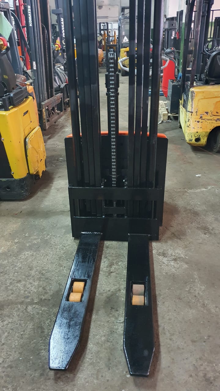 Штабелер бу Rocla SW16